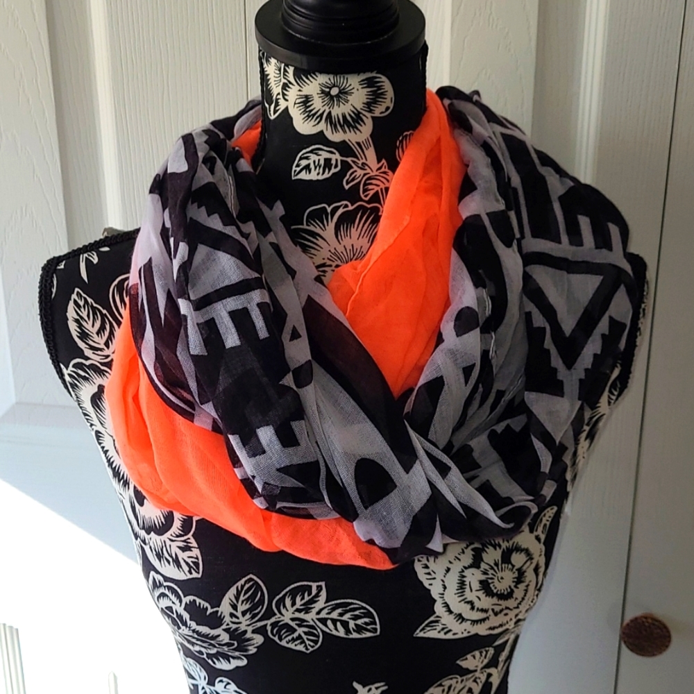 NWT 2 pc Infinity Loop Scarves